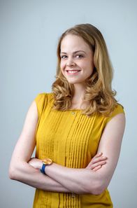 Sturm der Liebe – ARD STURM DER LIEBE Telenovela, montags bis freitags um 15.10 Uhr im Ersten. Ab Folge 3190 (voraussichtlicher Sendetermin: 22. Juli 2019) übernimmt Jennifer Siemann die Rolle der Lucy Ehrlinger, Romys Schwester.