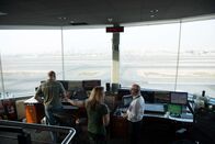Ultimate Airport Dubai – Internationaler Flughafen Dubai - Luftverkehrskontrollturm von innen. 