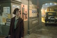 Babylon Berlin – Charlotte Ritter (Liv Lisa Fries) auf nächtlicher Erkundungstour.