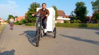 Typisch! – Brötchen ausliefern mit dem Lastenrad.