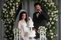 Priscilla – Trotz mehrerer Beziehungskrisen heiraten Priscilla Beaulieu (Cailee Spaeny, l.) und Elvis Presley (Jacob Elordi, r.).