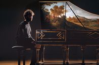 Jean Rondeau spielt Louis Couperin – Der Cembalist Jean Rondeau, der als einer der talentiertesten Interpreten seiner Generation gilt, spielt die Werke von Louis Couperin.
