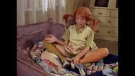 Pippi Langstrumpf – Pippi (Inger Nilsson) hat es sich in ihrem Bett in der Villa Kunterbunt gemütlich gemacht.