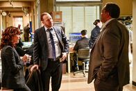 Blue Bloods - Crime Scene New York – (v.li.): Marisa Ramirez (Maria Baez), Donnie Wahlberg (Danny Reagan), Eric B. (Lt. Mike Gee).