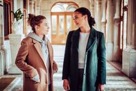 Professor T – Lisa Donckers (Emma Naomi, r.)