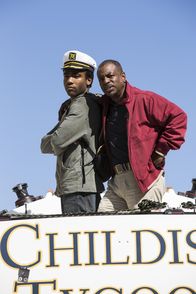 Community – Zusammen mit LeVar (LeVar Burton, r.) macht sich Troy (Donald Glover, l.) auf in die große weite Welt ...