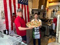 besseresser challenge – Challenge für Florian Reza (r.): Fahrradbote für Pizza in New York City