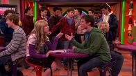 iCarly – Sam Puckett (Jennette McCurdy, vorne, 2.v.l.)
