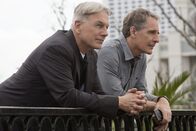 Navy CIS – Werden von der Vergangenheit eingeholt: die ehemaligen Kollegen Gibbs (Mark Harmon) und Pride (Scott Bakula)