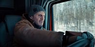 Ice Road – Der Transport der Rettungsausrüstung zur verunglückten Diamantenmine stellt für den Trucker Mike McCann (Liam Neeson) und sein Team nicht nur einen Wettlauf gegen die Zeit dar, sondern wird auch zum Überlebenskampf.