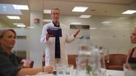 Alkohol Detox - die Challenge – Diabetologe Dr. Matthias Riedl erläutert in einem Vorgespräch den anstehenden Medical Check-Up.