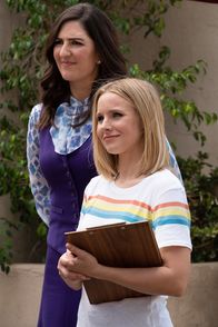 The Good Place – Janet (D'Arcy Carden, l.); Eleanor (Kristen Bell, r.)