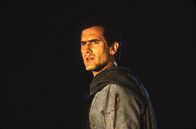 Armee der Finsternis – Ash (Bruce Campbell) gerät in einen Kampf zwischen den rivalisierenden Fürsten Arthur und Henry dem Roten.