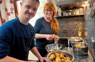 Kochs anders – Eleonore Bornscheuer (re.) und Robin Pletsch.