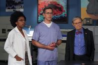 Navy CIS – (v.l.n.r.) Kasie Hines (Diona Reasonover); Dr. Jimmy Palmer (Brian Dietzen); Donald Mallard (David McCallum)