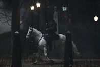 Sleepy Hollow – Gelangt gemeinsam mit Ichabod Crane von der Vergangenheit in die Gegenwart und führt in Sleepy Hollow sein blutiges Unwesen: der kopflose Reiter ...