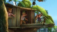Heidi – Karl und seine Bande haben das Baumhaus erobert.
