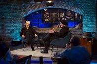 Sträter – Moderator Torsten Sträter mit seinem Gast: Bärbel Schäfer