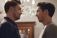 Station 19 – Station 19 Staffel 4 Folge 9 Erinnerung an die gemeinsame Zeit: Jonathan Bennett als Michael, Jay Hayden als Travis Montgomery Copyright: SRF/ABC Studios