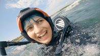 RUN4U – Nika mit Jetpack im Wasser