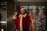 Office Christmas Party – Clay (T.J. Miller) läutet die Bescherung ein