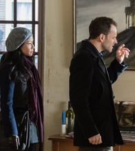 Elementary – Während sich Sherlock Holmes (Jonny Lee Miller, r.) auf die Spuren des unberechenbaren Kriminellen Martin Ennis begibt, hat Joan Watson (Lucy Liu, l.) ganz andere Probleme, sie muss nämlich verhindern, aus ihrer eigenen Wohnung geschmissen zu werden ...