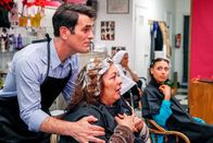 Modern Family – Phil (Ty Burrell), Anna (Soledad St. Hilaire)