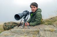 Jenseits der Alpen – Gabriele Brambini, der junge Tierschützer von "Yorci", liegt oft stundenlang auf der Lauer, um wilde Tiere zu fotografieren.