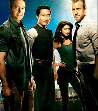 Hawaii Five-0 – (2. Staffel) - Kämpfen gegen das organisierte Verbrechen auf den sonnenverwöhnten Stränden von Hawaii: Steve McGarrett (Alex O'Loughlin, l.), Danny Williams (Scott Caan, r.), Chin Ho Kelly (Daniel Dae Kim, 2.v.l.) und Kono Kalakaua (Grace Park, 2.v.r.) ...