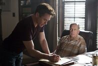 Der Richter - Recht oder Ehre – L-R: Hank (Robert Downey jr.) versucht seinem Vater Joseph (Robert Duvall) bei dessen Gerichtsverhandlung zu helfen