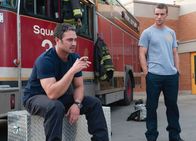 Chicago Fire – Chicago Fire Einsatz in Chicago - Pilot Staffel 1, Episode 1 Freundschaft mit Problemen : Jesse Spencer als Matthew Casey, Taylor Kinney als Kelly Severide