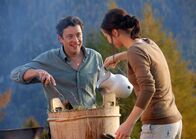 Heimat zu verkaufen – Max (Fritz Hammel), Sarah (Henriette Richter-Röhl).