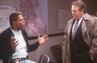 Verhandlungssache – L-R: Danny Roman (Samuel L. Jackson) und Terence Niebaum (J.T. Walsh).