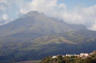 Leben mit Vulkanen – Die Montagne Pelée auf Martinique, ein aktiver Vulkan in unmittelbarer Nähe der Inselhauptstadt Saint-Pierre
