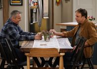 Man with a Plan – Adam Burns (Matt LeBlanc, l.); Don Burns (Kevin Nealon, r.)