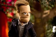 Community – Von der Idee eine Puppentherapie zu machen, ist Jeff (Joel McHale) nicht gerade sehr angetan. Dennoch lässt er sich auf die skurrile Behandlungsmethode ein ...