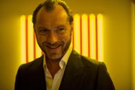 Dom Hemingway – Der Kleingauner Dom Hemingway (Jude Law) ist frisch aus dem Knast herausgekommen und hat nur einen Plan: das Geld aus seinem bis dahin letzten Coup zurückzufordern ...