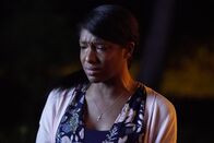 Tödliche Stille – A woman is visibly upset.