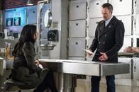 Elementary – Versuchen endlich wieder, gemeinsam einen Fall zu lösen: Dr. Watson (Lucy Liu, l.) und Sherlock Holmes (Jonny Lee Miller, r.) ...