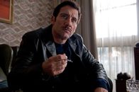 Killer Elite – Als die Geheimorganisation "The Feather Men" erfährt, dass der Auftragskiller Danny Bryce Jagd auf ehemalige SAS Soldaten macht, entsenden sie ihren besten Mann, Spike Logan (Clive Owen), um ihn aufzuhalten. Doch dann kommt alles plötzlich ganz anders ...