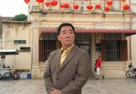 Das Traumhotel – Der Bauunternehmer Mr. Wong (Patrick Teoh) treibt ein falsches Spiel.
