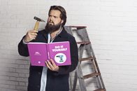 Knallerkerle – (1. Staffel) - Knallerkerle: Antoine Monot jr. schlüpft in die unterschiedlichsten Rollen und bringt peinliche und skurrile Momente aus dem Alltag auf den Punkt ...