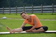 Tele-Gym – Stretching für Arme und Hände mit Yasmin Ott.