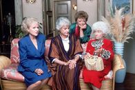 Golden Girls – L-R: Rose Nylund (Betty White), Dorothy Zbornak (Bea Arthur), Blanche Devereaux (Rue McClanahan) und Sophia Petrillo (Estelle Getty)