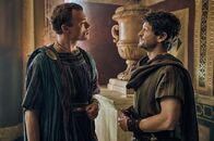 Those About to Die – v.li.: Domitian (Jojo Macari), Tenax (Iwan Rheon)