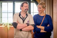 Praxis mit Meerblick – Achte mal besser auf Deine Gesundheit! Nora Kaminski (Tanja Wedhorn) redet ihrem guten Freund Dirk (Ulrich Bähnk) ins Gewissen.