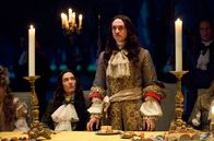 Versailles – Philippe (Alexander Vlahos), Louis XIV (George Blagden)