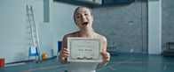 Derby Girl – Lola Bouvier (Chloé Jouannet) ist sehr stolz darauf, dass sie innerhalb eines Monats den "Minimum-Skills Test" abgeschlossen hat. Ist Lola zu stolz?