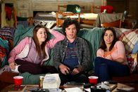 The Middle – (v.l.n.r.) Sue (Eden Sher); Axl (Charlie McDermott); Devin (Gia Mantegna)