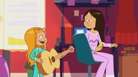 Power Sisters – Marine möchte, dass ihr Wendy ihr Lieblingslied auf der Gitarre beibringt.